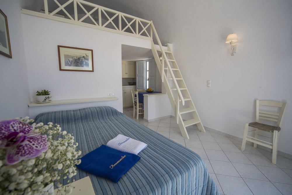 Hotel Anemomilos & *